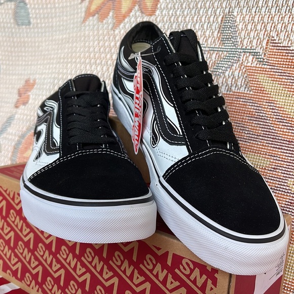 Vans WMNS Old Skool
(Flame) Black/White
VN0A38G1K68
Sneakers - Picture 7 of 16